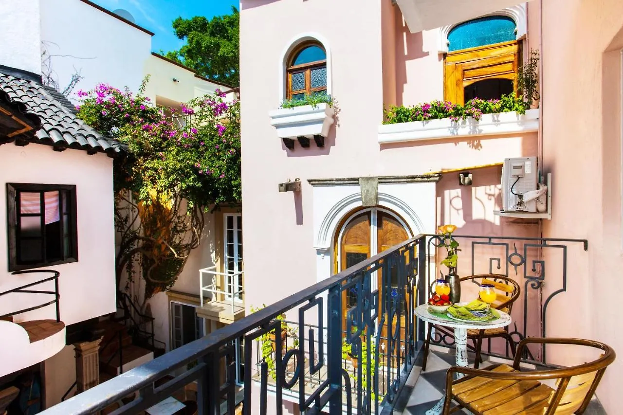 Garlands Del Rio Riverside Boutique Hotel